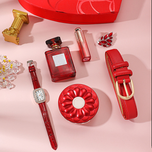 Coffret Cadeau de Luxe IStapromo : 6 Parfums pour Femme, Montre à Quartz, Ceinture, Crème BB, Rouge à Lèvres, Broche - Product Image 3