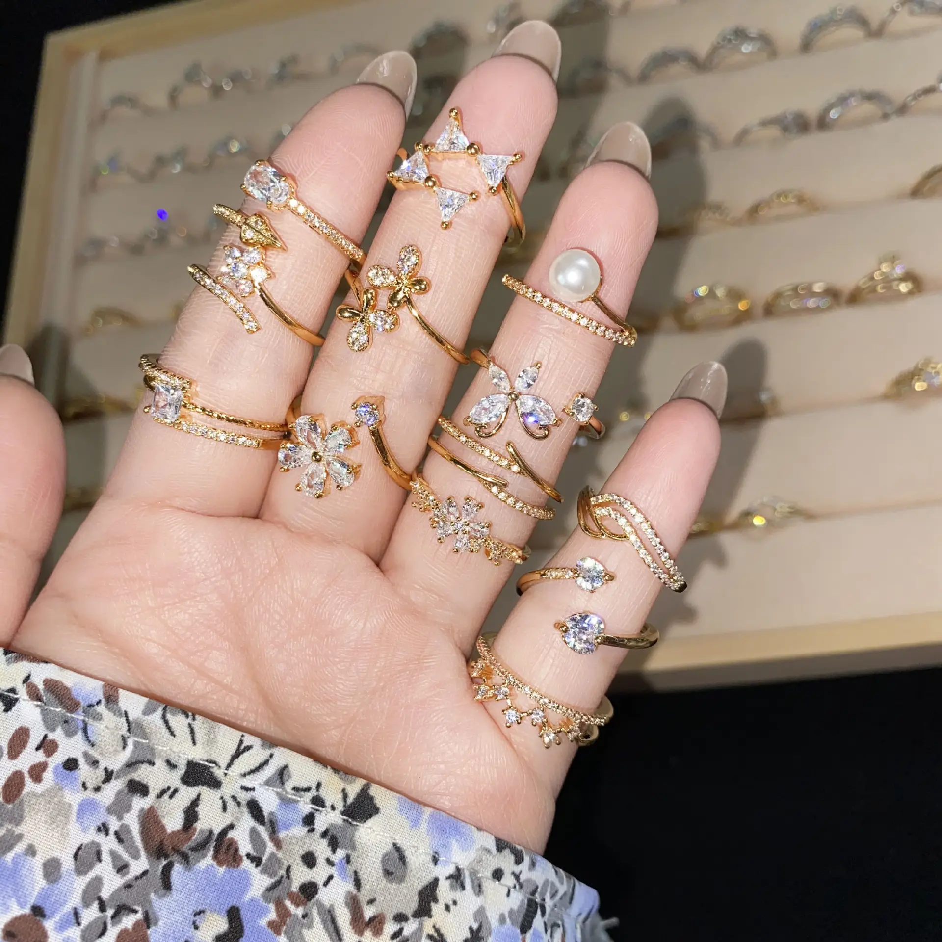 Großhandel gemischten Ring Vertrag Luxus Teilweise verstellbare hochwertige 18 Karat vergoldete Ring Eheringe Schmuck Frauen