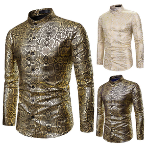 Novità 2025: <span class=keywords><strong>Camicia</strong></span> da <span class=keywords><strong>Uomo</strong></span> con Stampa Animalier Metallizzata Lucida, Maniche Lunghe, Colletto Alto, per Feste, Discoteche e Spettacoli, 100% Cotone - Product Image 1