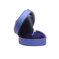 Boîte à bague de luxe simple en forme de cœur, laquée, avec logo personnalisé, pour bijoux, diamant, lumière LED bleue, mariage, fiançailles, vente en gros