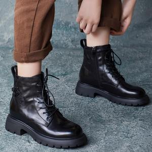 Bottes Martin pour femmes, style britannique élégant, faites à la main, en cuir de vachette, à bout rond, à lacets croisés, hauteur mi-haute, collection automne-hiver - Product Image 4