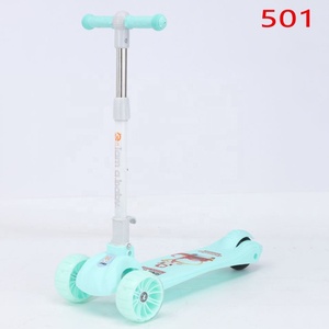 Regalo para niños tres <span class=keywords><strong>ruedas</strong></span> de PU <span class=keywords><strong>scooter</strong></span> para niños plegable <span class=keywords><strong>Maxi</strong></span> kick <span class=keywords><strong>scooter</strong></span> - Product Image 2