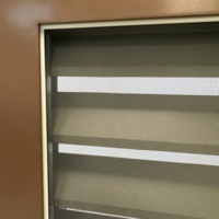 Porte en alliage d'aluminium moderne avec écran magnétique persienne horizontale et ouverture latérale
