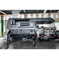 Caravane de camping haut de gamme moderne tout-terrain avec toilettes