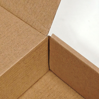 Dossiers et boîtes en carton gris robustes avec gaufrage pour l'expédition de vêtements et l'emballage cadeau, matériaux recyclés