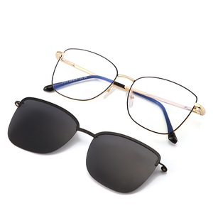 Gafas polarizadas magnéticas con clip, montura <span class=keywords><strong>de</strong></span> Metal a la moda, gafas antiluz azul, gafas 2 en 1 con <span class=keywords><strong>lentes</strong></span> <span class=keywords><strong>de</strong></span> gafas <span class=keywords><strong>de</strong></span> sol <span class=keywords><strong>de</strong></span> 1 pieza - Product Image 4