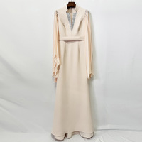 Fabricant de robes sur mesure Robe de soirée sirène plissée couleur chair à manches cape, décolleté en V profond, ornée de strass, pour soirée formelle