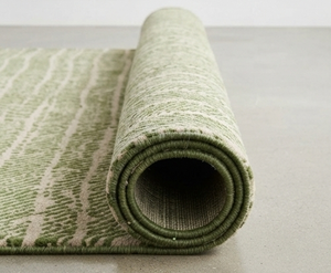 Tapis en laine moderne noué à la main vert sauge Coral Weavers, motif abstrait, poils moyens, pour salon, intérieur moderne, envers en laine - Product Image 1