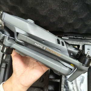 Dron Cuatricóptero Térmico Avanzado Mavic 3TA Original con Cámara Triple para Seguridad Pública e Inspección Industrial - Product Image 1