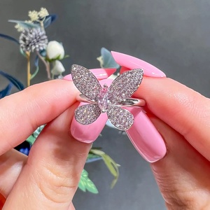 Anillo de Diamantes de Corte Marquesa de 0.67ct en Oro Blanco y Rosa de 18K con Diseño de Mariposa Personalizado, Color Rosa Claro - Product Image 6