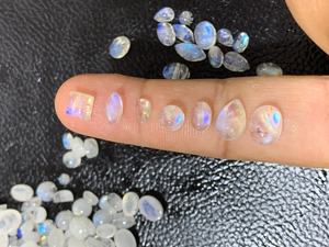 Cabujón de piedra lunar arcoíris de calidad AAA, certificado IGI, piedras preciosas sueltas naturales de 2mm a 10mm, piedras de tamaños pequeños - Product Image 6