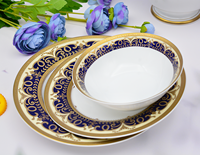Service de table en porcelaine élégante de luxe, 98 pièces, couleur bleue, comprenant des tasses à thé et des plats de service avec des assiettes rondes