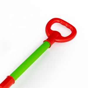Grandes pelles à neige rouges avec pelle et manche en plastique pour enfants - Vente en gros de pelles à neige en plastique, meilleur cadeau pour les jeux d'<span class=keywords><strong>hiver</strong></span> en extérieur - Product Image 6