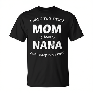 Camiseta I Have Two Titles Mom And Nana, cuello redondo, color negro, ajuste unisex - Product Image 2