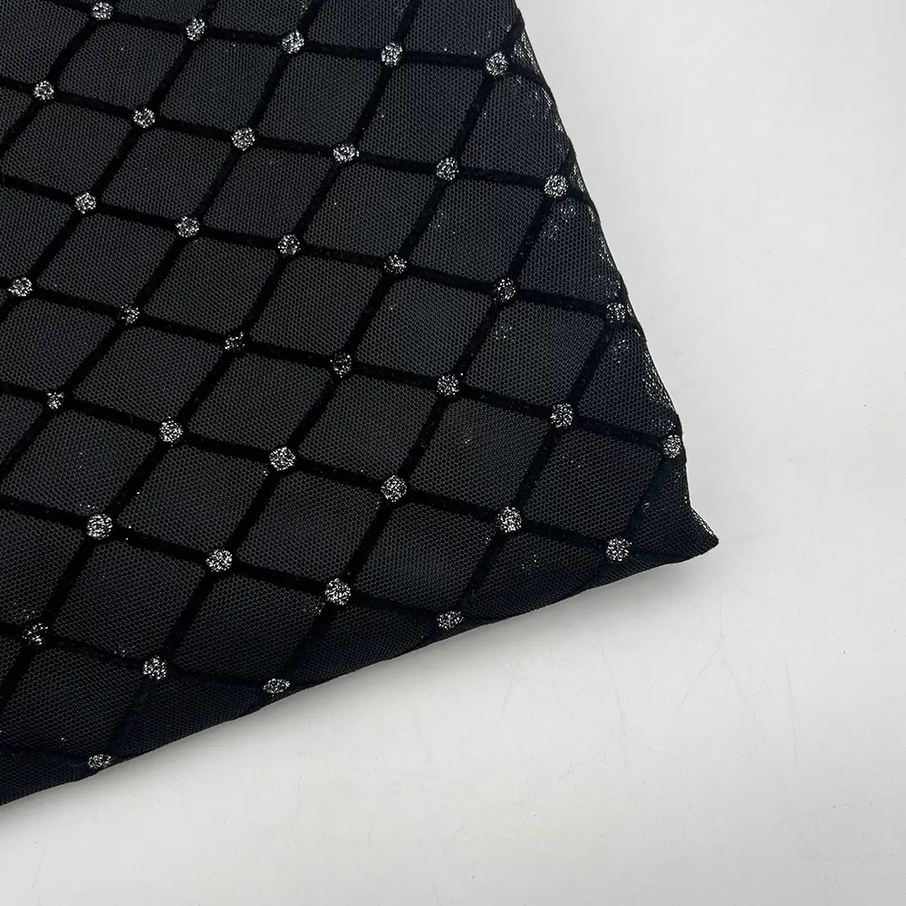 Flocage à tricoter de haute qualité écologique avec des tissus de dentelle de tulle de maille de polyester brillant en relief