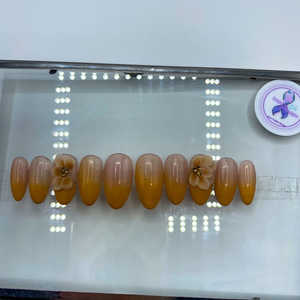 Coffret d'échantillons faits main Caramel Kiss - Forme amande courte - Product Image 2