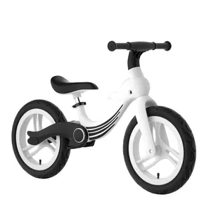 MAG 12-Zoll Carbon Kids Balance Bike Schiebe-Kinder-Babyfahrrad mit Auto-Stil für Lernen Gleichgewicht