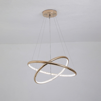 Lustre LED en fer doré, style nordique minimaliste, moderne et simple, avec anneau, réglable en hauteur, pour chambre à coucher, nouvelle collection 2025, luxe et ambiance.