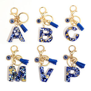 Superventas transfronterizo: Llavero de <span class=keywords><strong>moda</strong></span> azul zafiro con letra inglesa, colgante de borla Ojo del Diablo para decoración de bolso, regalo de joyería - Product Image 1