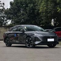 Changan Yida 2023 Nouvelle Voiture Essence 1.5T GDI DCT Modèle Haut de Gamme Berline Intérieur Couleur Foncée Gauche 5 Portes 5 Places