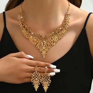 2025ใหม่ชุดเครื่องประดับคริสตัลและสร้อยคอรูปตัววีและต่างหูรูปตัววีสีทองสวยงามแฟชั่นคุณภาพสูง - Product Image 4