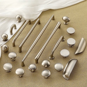 Poignées d'armoire en nickel brossé Offre Spéciale Poignées de tiroir de placard en laiton moderne - Product Image 3