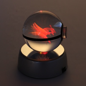 YL-B014 Vente en gros de Poké Ball en cristal personnalisé pour Noël, Poké Ball en verre avec lumière LED - Product Image 1