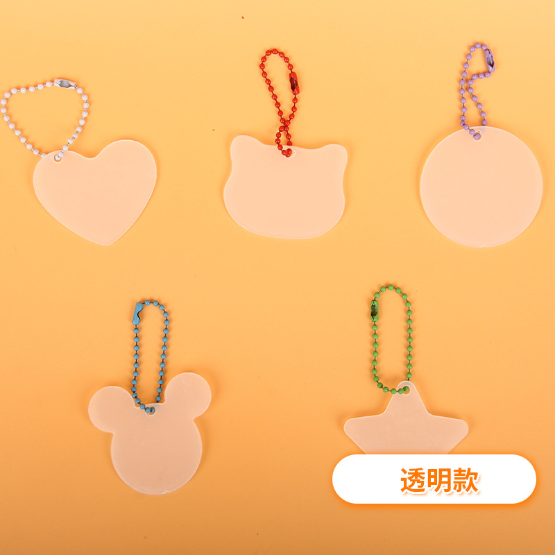 10 colliers de perles transparents
