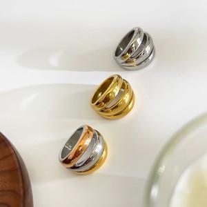 แหวน YF6578 สแตนเลสสตีลใหม่ ป้องกันการแพ้ สำหรับผู้หญิง ชุบทอง 18k สามชั้น ลายฉลุ สามสี กันน้ำ - Product Image 5