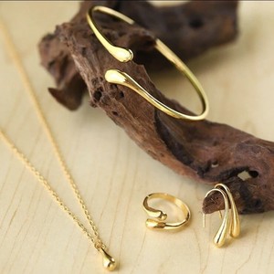 Conjunto de Joyería de Cuatro Piezas para Mujer, Estilo Punk, con Baño Electrolítico, Collar, Pulsera y Aretes con Diseño de Gota de Agua - Product Image 1