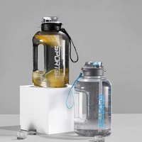 Bouteille d'eau de sport grande capacité 1,2L-5L en PC Tritan de qualité alimentaire, gourde de gym anti-fuite avec paille et poignée pour l'entraînement d'athlétisme