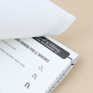 Cahier d'exercices A4 à couverture rigide avec reliure cousue, design <span class=keywords><strong>créatif</strong></span> en lettres Fraktur, pour la pratique de WordArt à l'école - Product Image 4