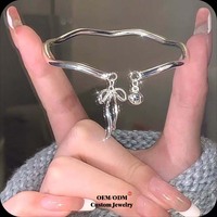 Bracelet ouvert minimaliste en forme de papillon, plaqué or 18 carats, alliage réglable, design mignon, bijoux pour femmes, cadeau pour tous les jours