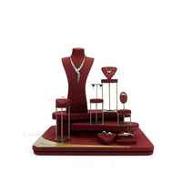 Emballage personnalisé de haute qualité en microfibre rouge haut de gamme Bracelet Collier Bague Boucle d'oreille Bijoux Présentoir Ensemble