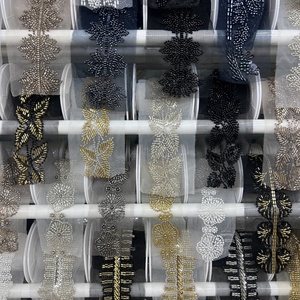<span class=keywords><strong>Achat</strong></span> sur le marché de Yiwu, dentelle en polyester de haute qualité, dentelle brodée perlée pour rideaux, jupes, vêtements - Product Image 1
