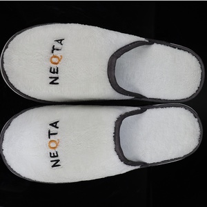 <span class=keywords><strong>Hotel</strong></span> de 5 estrellas artículos de tocador de lujo blanco personalizado suministros de <span class=keywords><strong>hotel</strong></span> de lana de coral zapatillas - Product Image 1