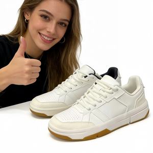 Chaussures de course en cuir de luxe, chaussures décontractées de créateur pour hommes et femmes, style sportif et de marche à semelle épaisse - Product Image 1