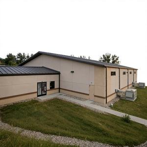 Structure en treillis d'acier de haute qualité pour site multisports modulaire à portée libre, pour la communauté, durée de vie de 50 ans, traitement de surface galvanisé - Product Image 1