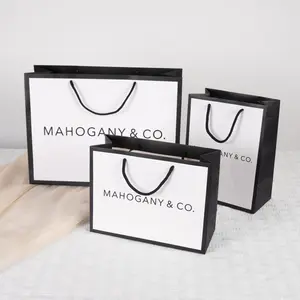 Özel Logo mat beyaz siyah giyim ambalaj hediye kağıt torba çevre dostu lüks alışveriş kağıt torbalar şerit kolu ile