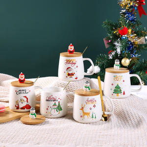 Vente en gros - Tasse à café en céramique de Noël avec couvercle et cuillère, motif Père Noël, coffret cadeau pour tasses à thé et soucoupes - Product Image 5