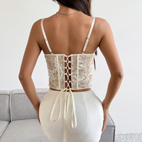 En stock Nouveauté 2026 Crop top femme vintage à motifs floraux, en dentelle perlée, avec encolure festonnée en dentelle, fines bretelles spaghetti et taille cintrée