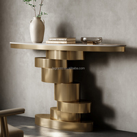 Table Console Design Unique pour Entrée de Villa, Structure en Acier Inoxydable et Plateau en Marbre Blanc