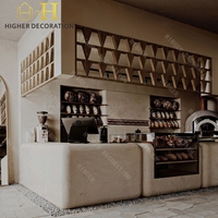 Design de café chic et moderne, comptoir de bar à café en marbre avec vitrine en verre, mobilier de café de luxe sur mesure
