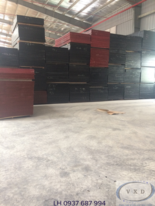 Contrachapado de 18 mm con revestimiento de película para construcción, para almacenes y hoteles, contrachapado reutilizable de alta calidad con revestimiento de película, procedente de Vietnam. - Product Image 2