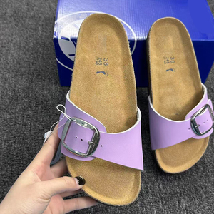 รองเท้าแตะหนังแท้ขายส่ง หนังกลับปักลาย พื้นไม้ก๊อก รองรับอุ้งเท้า พื้น EVA น้ำหนักเบา ระบายอากาศได้ดี สำหรับผู้หญิง แบบ Birkenstocks - Product Image 5