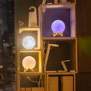 Luna en tu habitación con Control remoto <span class=keywords><strong>de</strong></span> Control <span class=keywords><strong>de</strong></span> luz <span class=keywords><strong>de</strong></span> la noche <span class=keywords><strong>de</strong></span> transferencia <span class=keywords><strong>de</strong></span> agua gráficos RGB LED lámpara - Product Image 3