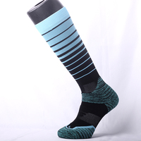 Chaussettes de compression athlétiques respirantes, antibactériennes, écologiques, personnalisées OEM pour hommes, pour le basketball, le football et la course à pied