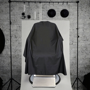 Cape de Coiffure Professionnelle de Luxe Personnalisée Confortable et Imperméable Unisexe en Polyester pour Barbiers et Coiffeurs - Product Image 3