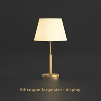 Lámpara de Mesa LED Moderna de Lujo, Fabricada en Latón, con 1000 Lúmenes, Pantalla de Plástico, Estilo Minimalista, para Dormitorio, Sala de Estar o Estudio