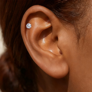 Boucles d'oreilles clous en argent sterling S925 avec moissanite, dos plat, filetage à vis, sertissage clos classique, certificat de bijoux inclus - Product Image 4